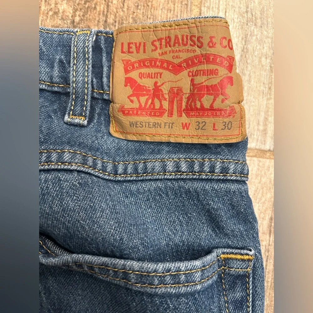 Levis Western Fit Blue Jeans Mens 32 x 30 Medium Denim See Details - Picture 1 of 5